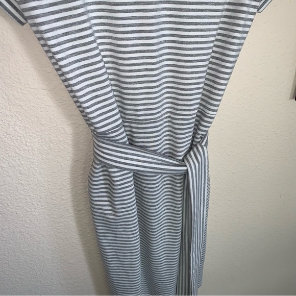 Women’s Merokeety Striped T Shirt Dress With Pockets - Picture 5 of 9